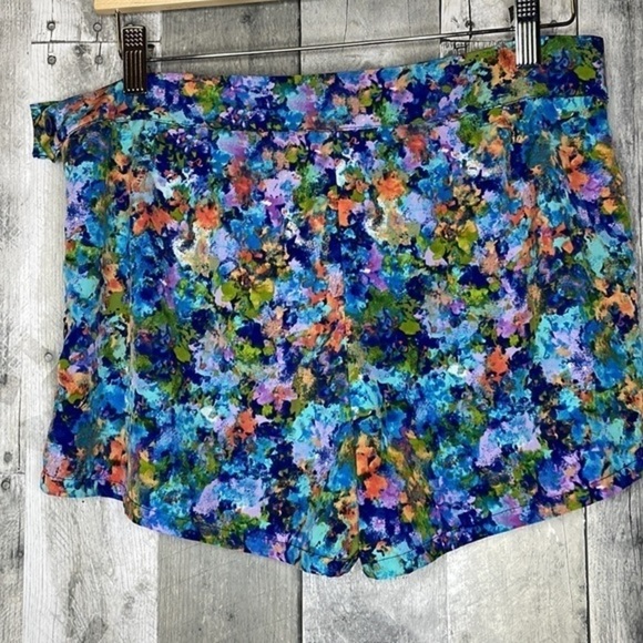 FOREVER 21 watercolor‎ print shorts.Pockets.  Size zip.Lined.Lightweight. Medium - Picture 5 of 11
